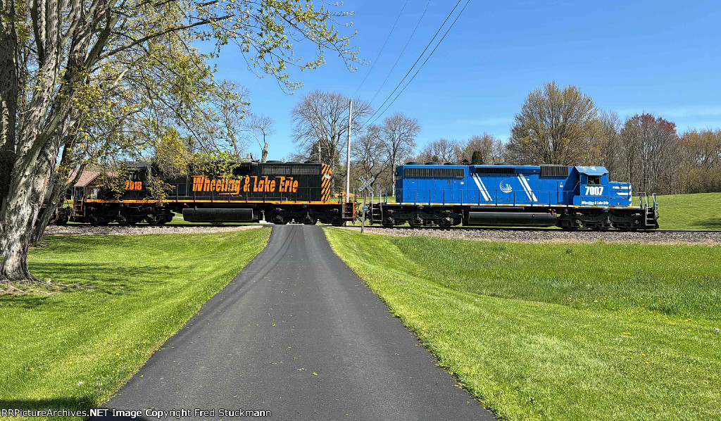 WE 7018 & 7007 with 2 cars.